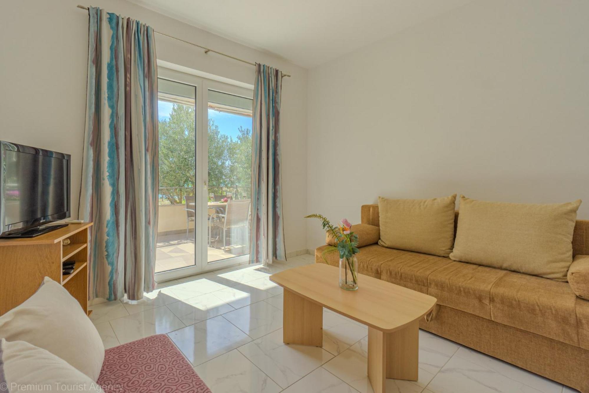 Lucijana Apartman Kustici